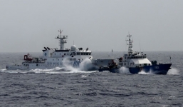 Tàu cá Trung Quốc hung hãn đâm húc, phun vòi rồng vào tàu cá Việt Nam