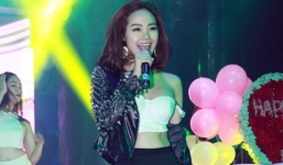 Minh Hằng nhảy sung tuột dây áo