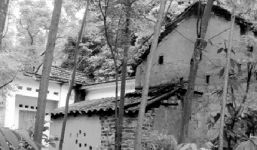 Ông trẻ 'yêu râu xanh' thực hiện hành vi đồi bại với cháu, rồi cho tiền để bịt miệng