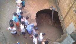 Hà Nội: Kinh ngạc phát hiện 'hố tử thần' ngay trong sân nhà