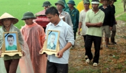 Hai anh em ôm nhau chết đuối mẹ bệnh nặng không hay tin