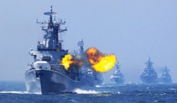 Hàng không huỷ bay vì Trung Quốc tập trận trên Biển Đông