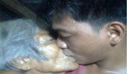 Chuyện tình 'sét đánh' của bà lão U80 và chàng trai 23 tuổi