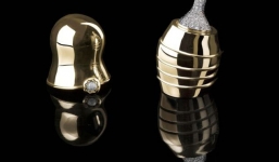 Mẹ đại gia mua bình sữa siêu sang giá 5,8 tỉ cho con