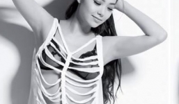 Minh Hằng gây tranh cãi vì mặc áo rách te tua khoe nội y 