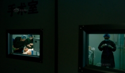 Nhật ký 'nâng ngực' đầy nước mắt của người mẫu nội y