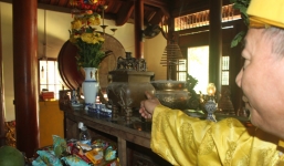 Cổ vật bị đánh cắp tự quay lại đền thiêng