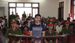 Chú ruột chở cháu vào nghĩa địa rồi hiếp dâm