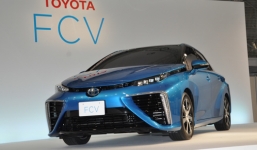 Toyota FCV : chạy bằng hydro, thải ra nước sạch