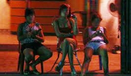 Cám cảnh bà 72 tuổi môi giới mại dâm kiếm tiền trả nợ cờ bạc