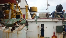 Tàu kiểm ngư 951 bị tàu Trung Quốc đâm nát cập cảng Đà Nẵng sửa chữa