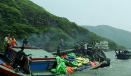 Tàu câu mực của ngư dân Quảng Nam bất ngờ bốc cháy trong đêm