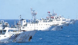 Tàu Trung Quốc lập đội hình gọng kìm