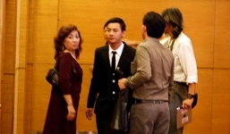 Hoài Lâm được bố mẹ hộ tống đi diễn bằng xế sang