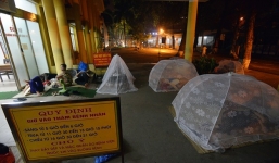 Ngủ trong lồng chụp qua đêm ở bệnh viện