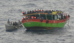 Phát hiện 30 xác chết trên tàu cá giữa biển