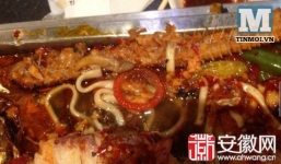 Sốc: Phải cấp cứu vì ăn phải đồ ăn có bao cao su