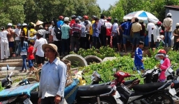 Xác người phụ nữ lạ treo lủng lẳng trên cành cây mắm