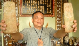 Bộ sưu tập thẻ bài tiền tỷ của vua đồ cổ miền Tây