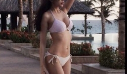 Thủy Tiên diện bikini khoe 3 vòng nóng bỏng 
