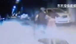 Tưới xăng thiêu sống tình địch giữa phố