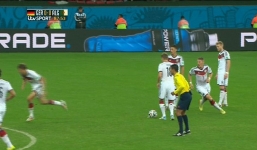 Pha dàn xếp đá phạt vồ ếch siêu hài hước của đội tuyển Đức