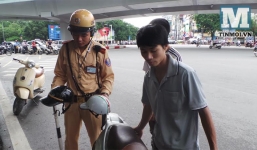 Ngày đầu xử phạt mũ bảo hiểm 'rởm': Không xử phạt, chỉ nhắc nhở