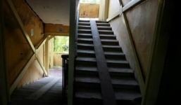 Ăn uống tầng 1, mua dâm lên tầng 5 hoặc xuống hầm