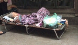 Vụ cụ bà bị bỏ rơi ngoài đường: Lời kể đầy uất ức của con gái