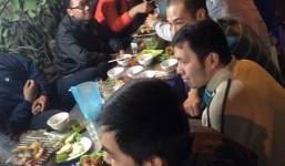 'Lên xe là có tiền' - nghề kiếm tiền triệu nở rộ ở Hà Nội