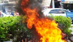 Người đàn ông tẩm xăng tự thiêu giữa công viên