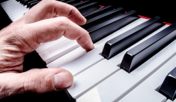 Tấu nhạc hát ru dụ bé gái 2 tuổi vào nhà rồi hiếp dâm