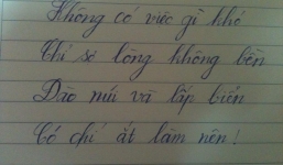 Sĩ tử 15 năm bò trên đất viết chữ đẹp như in