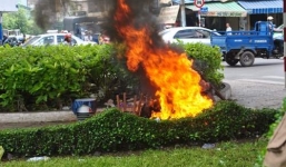 Nóng từ địa phương ngày 2/7: TP.HCM - Người đàn ông tẩm xăng tự thiêu giữa công viên