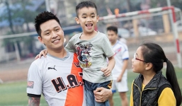 Ca sỹ Tuấn Hưng: Đừng xúc phạm bình luận viên bóng đá!