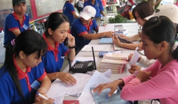 Chở sĩ tử đi thi, sinh viên tình nguyện bị xe ôm đâm