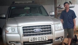 Cả xã đua sắm xe hơi đi thăm rẫy