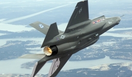 Siêu chiến đấu cơ của Nga và Mỹ bị nghi ngờ