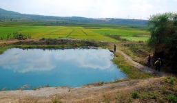 Ba anh em ruột chết đuối thương tâm trong hồ nước