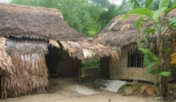 Người yêu nhí mở cửa cho vào buồng 'tâm sự', thanh niên đi tù