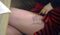 Thí sinh sư phạm bị kỷ luật vì...chép công thức Vật lý lên người