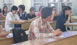 Gần 600.000 thí sinh đang làm bài thi đại học môn Toán