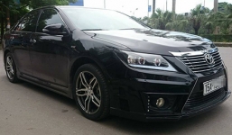 Lạ mắt với xe Toyota Camry độ đầu Lexus, đuôi BMW
