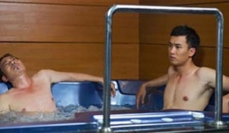 Nam vệ sĩ tiết lộ bí mật động trời về đại gia gay