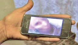 Rùng mình hồn ma cụ bà hiện về trên màn hình điện thoại