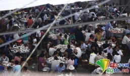 Tang lễ quan đại gia: 3000 người viếng, 400 mâm cỗ/ngày