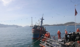 Cứu nạn thành công tàu cá cùng 12 ngư dân bị nạn