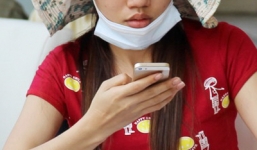 Cháy tiệm giày, thiếu nữ đu cây thoát hiểm