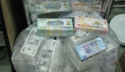 Mua tiền âm phủ đánh tráo để rút trộm số ngoại tệ 'khủng'