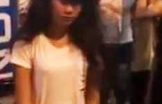 Thiếu nữ bị đánh giữa phố vì nghi trộm tiền